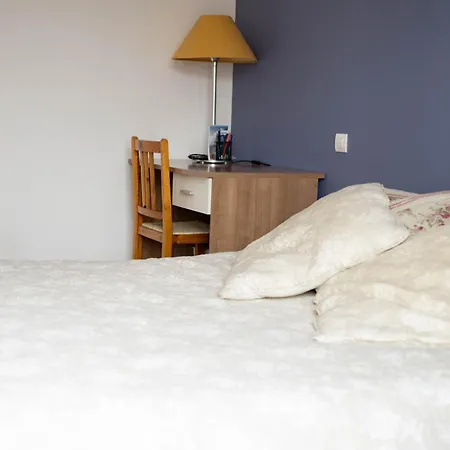 Calme Et Spacieux Avec Terrasse A Issoire